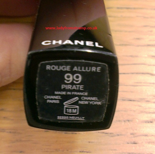Chanel-Rouge-Allure-99-Pirate-02