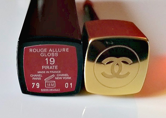 Review & Swatches: Chanel Rouge Allure Gloss Pirate